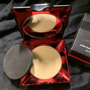 KVD Beauty Lock-It Powder Foundation 115 Fair